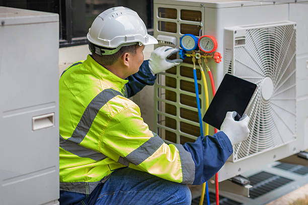 Professional Hvac technician working in Menomonee Falls, WI
